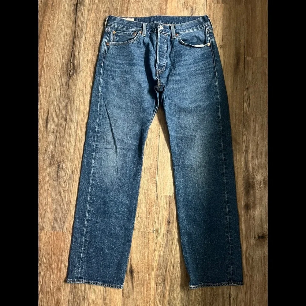 Levi’s 501 Straight Leg Denim Jeans Men’s 31x30 Classic Blue Casual Workwear EUC - Picture 2 of 11